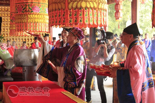黄大仙故里文化节暨黄大仙宫建宫20周年庆典活动举行