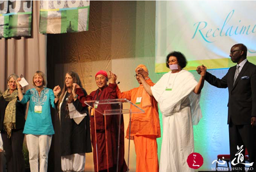 第六届世界宗教大会开幕式为地球的和谐共荣祈愿