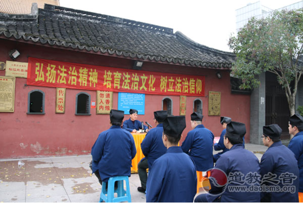 上海岳庙积极推进“宪法宣传周”工作的深入开展