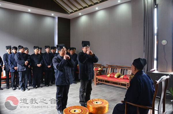 江苏省句容市茅山道院举行正一派拜师仪式