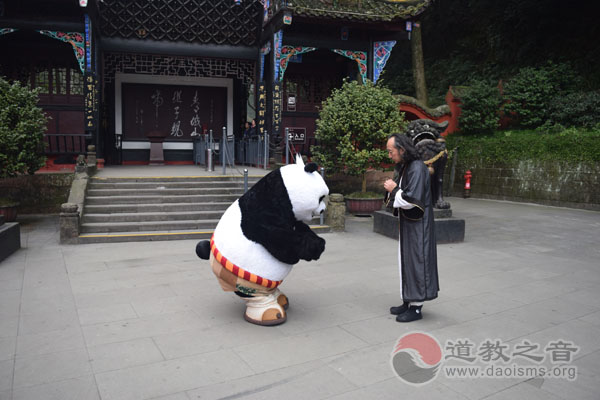 《功夫熊猫3》摄制组前往青城山拜访刘绥滨