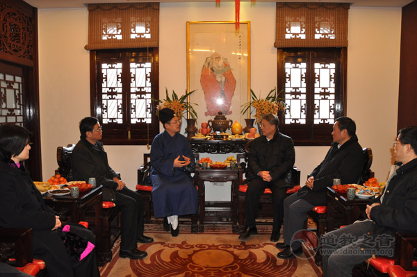 沙海林部长莅临上海城隍庙慰问全市道教界人士