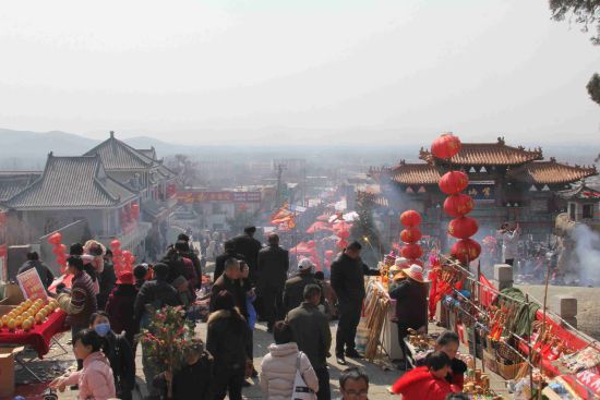 峄山二月二庙会吸引游客30万人次