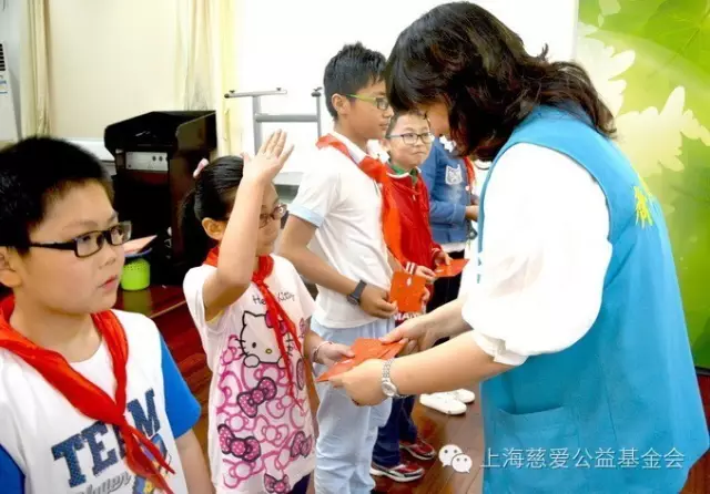 上海慈爱基金会举行回民小学庆“六一”活动