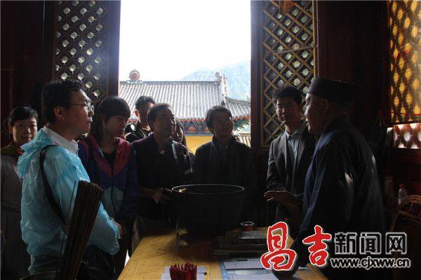第三届西王母文化论坛在新疆天山天池举行