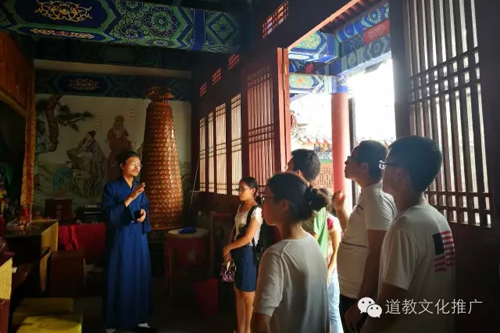北京药王庙举行太极、书法、义诊公益活动