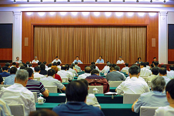 上海市宗教工作会议在上海展览中心举行