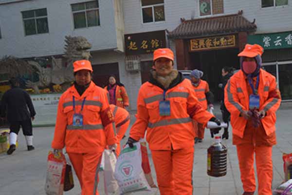陕西咸阳市中五台道观隆重举行送温暖活动