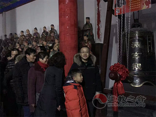 江苏南京市方山洞玄观举行新春撞钟祈福活动