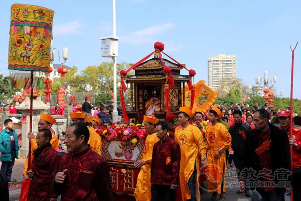广东陆丰市妈祖文化团体举行巡境布安活动
