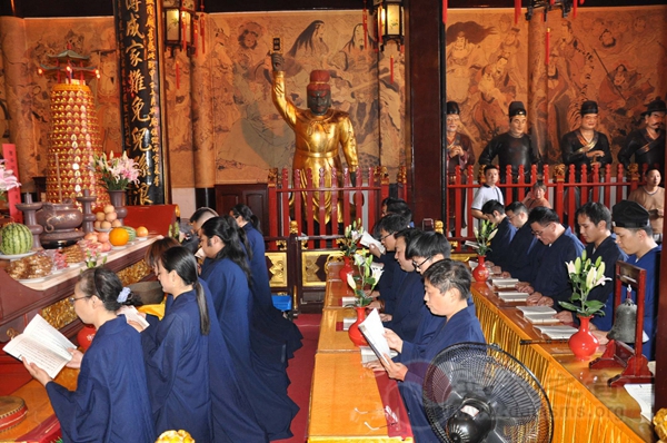 上海城隍庙慈航成道日举行皈依弟子共修仪