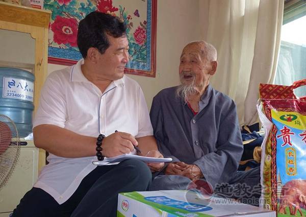 陕西榆林市榆阳区道教协会慰问105岁老居士