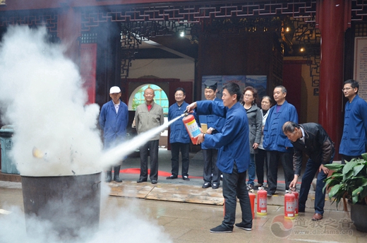 上海白云观举行“119消防周”消防安全演练活动