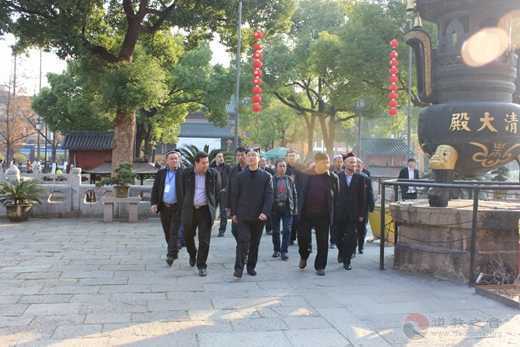 新疆伊犁州爱国宗教届人士代表团参访苏州玄妙观