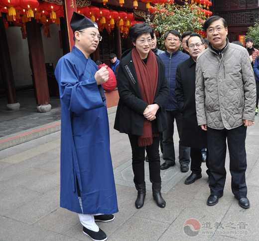 上海市市委常委、统战部部长施小琳向全市道教信众致以新春祝福