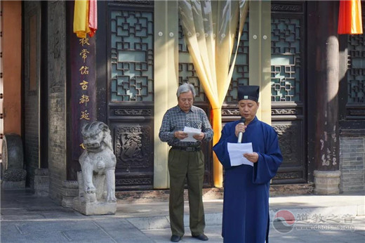 陕西省西安都城隍庙举行升国旗仪式