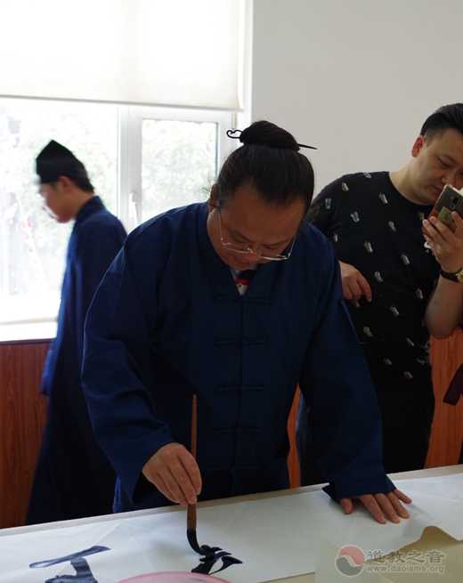 太原市青联喜迎新中国成立70周年书画交流活动在龙蟠宫举行