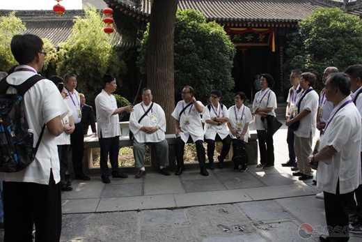 香港道教联合会梁德华主席率团到西安都城隍庙参访交流
