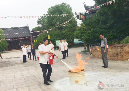 常熟市真武观举行消防知识竞赛暨消防演练