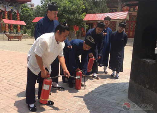 临清市道教协会举办消防演练及消防安全知识现场培训