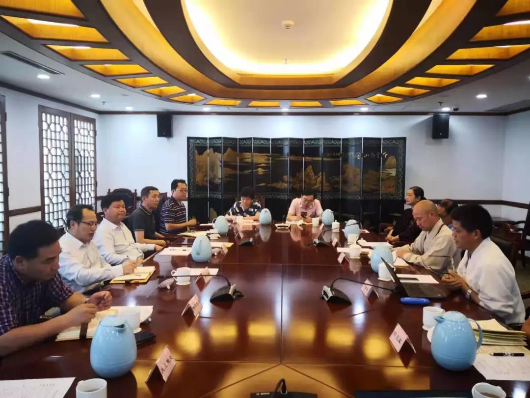上海市召开宗教界践行“两个责任”座谈会