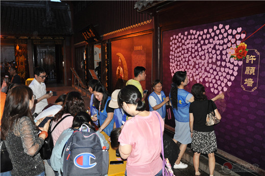 上海城隍庙举行“拜月老•顺姻缘”法会