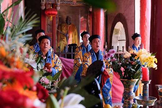 泰山道教界庆祝中华人民共和国成立70周年隆重举行升国旗暨祈祷国泰民安大法会