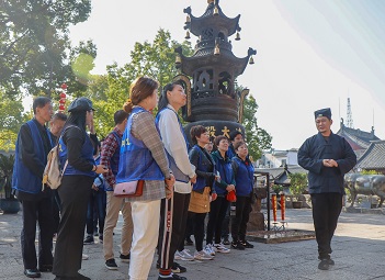 上海市三泾庙组织首次“寻真问道”参访活动