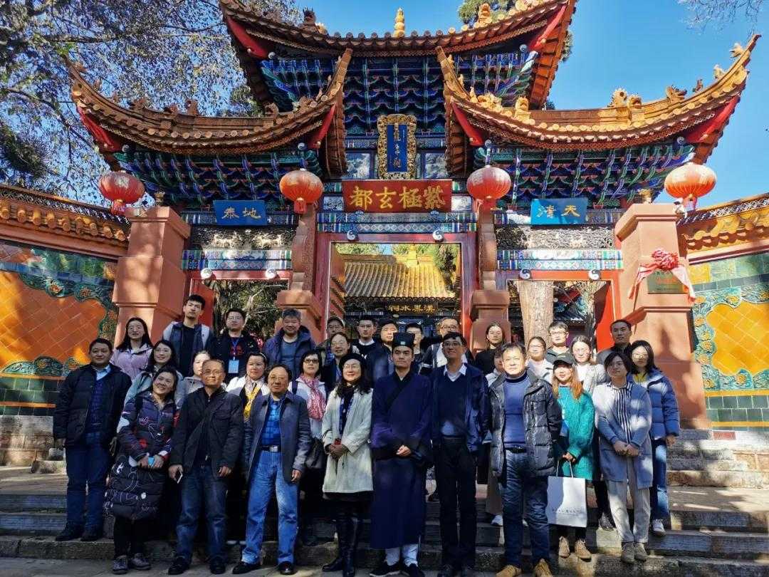 参加第七届国际西南佛教文化论坛年会的专家学者参观云南省道协龙泉观