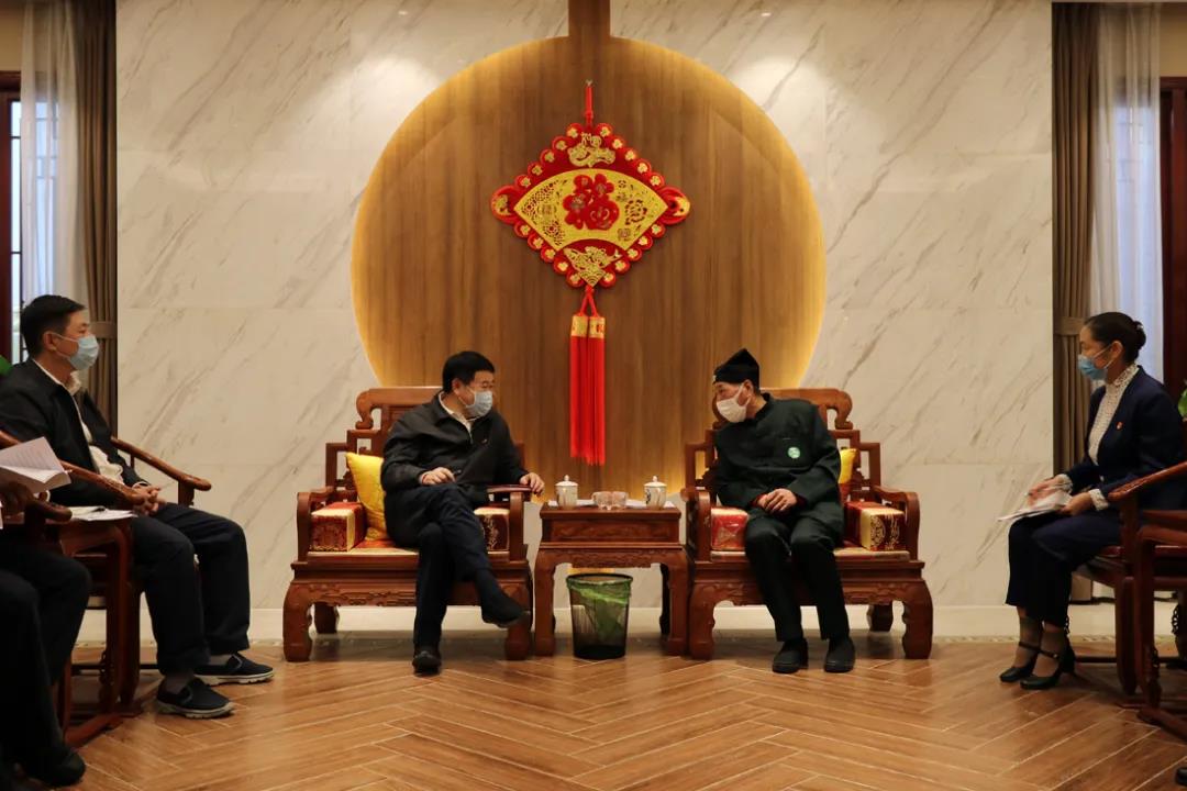 福建省人大常委会调研组莅临福州于山九仙观开展宗教立法调研