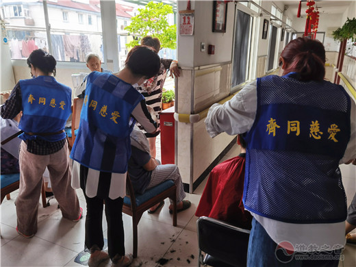 为老服务 从“头”开始——记上海城隍庙志愿者分队理发组