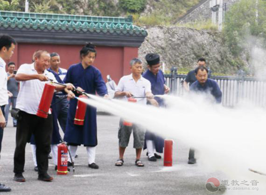 贵州省福泉市宗教活动场所消防安全培训会在太极宫举行