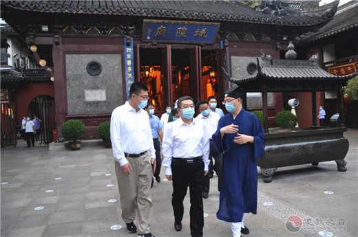上海市委常委、统战部部长郑钢淼到上海城隍庙指导调研