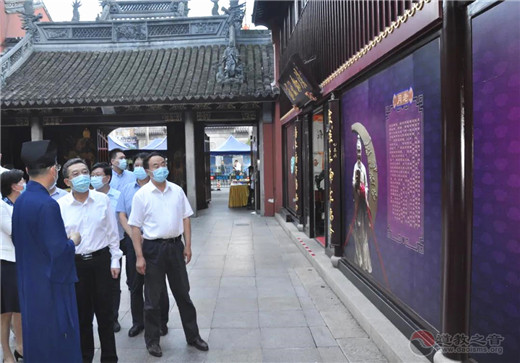 上海市委常委、统战部部长郑钢淼到上海城隍庙指导调研