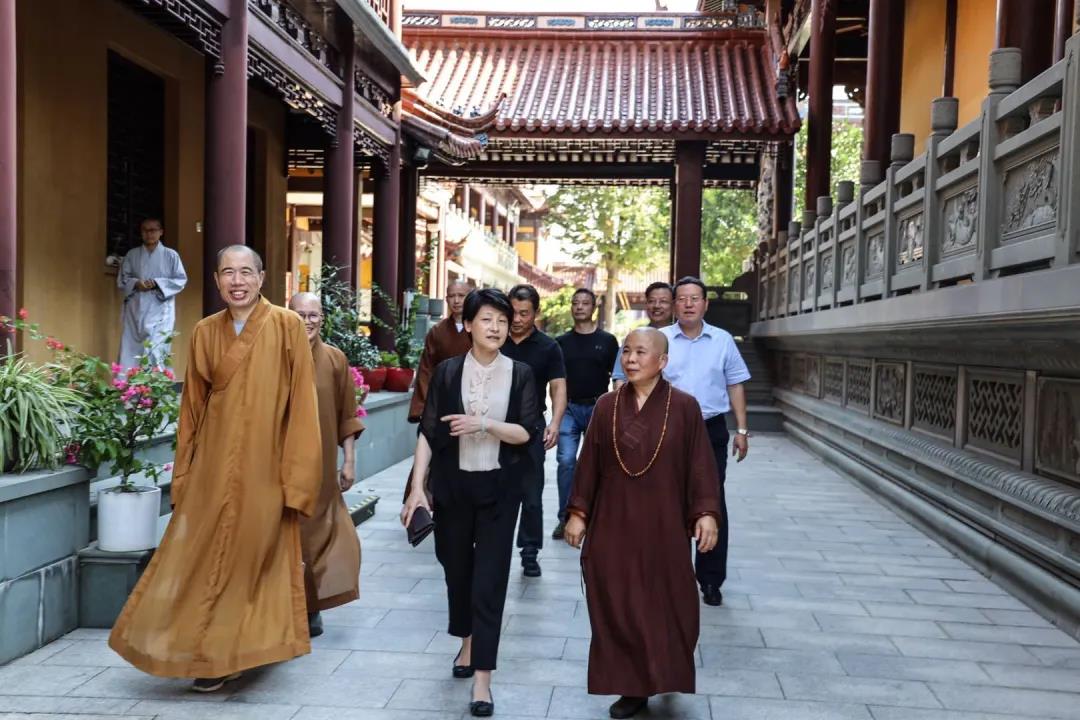 上海市民族宗教局领导赴宗教院校走访慰问