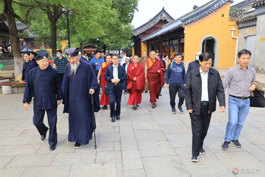 青海省省级宗教团体考察团一行到苏州玄妙观考察