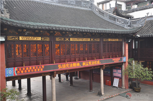 上海城隍庙开展宪法宣传周活动