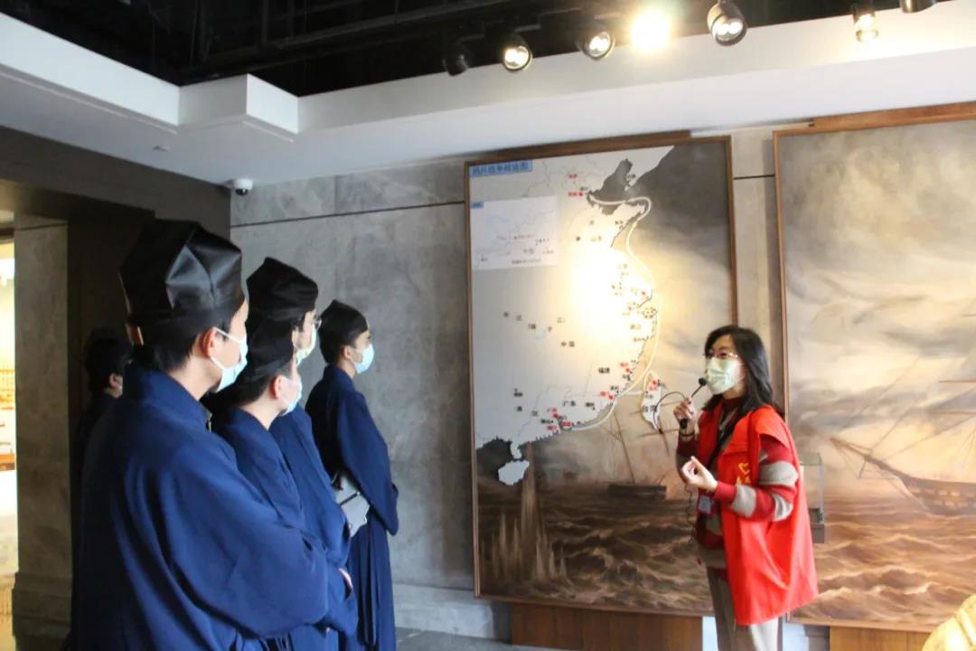 上海道教学院全体师生参观上海市历史博物馆