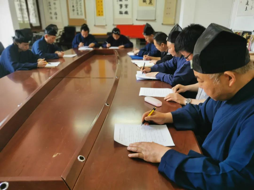 云南省道教协会龙泉观继续深入学习《宗教教职人员管理办法》