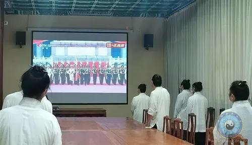 白云观道众观看庆祝中国共产党成立100周年大会直播