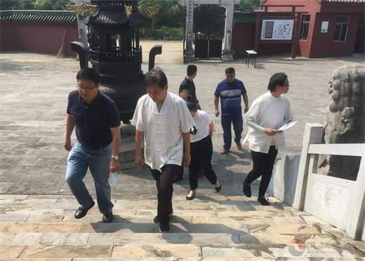 镇江市民宗局副局长王明法一行到润州道院检查安全工作