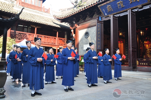 上海城隍庙举行升旗仪式庆祝新中国72周年华诞