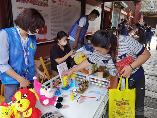 上海慈爱公益基金会第三十三期“爱微笑”主题义卖活动圆满举行