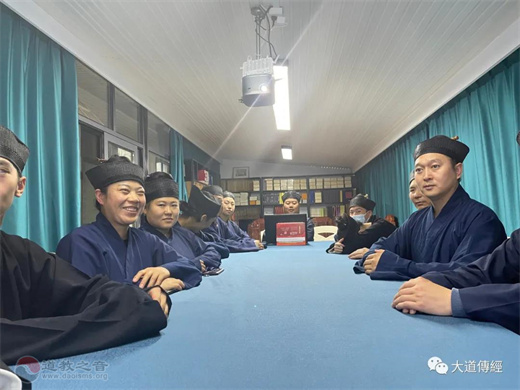 武汉大道观组织全体道众学习《宗教教职人员管理办法》