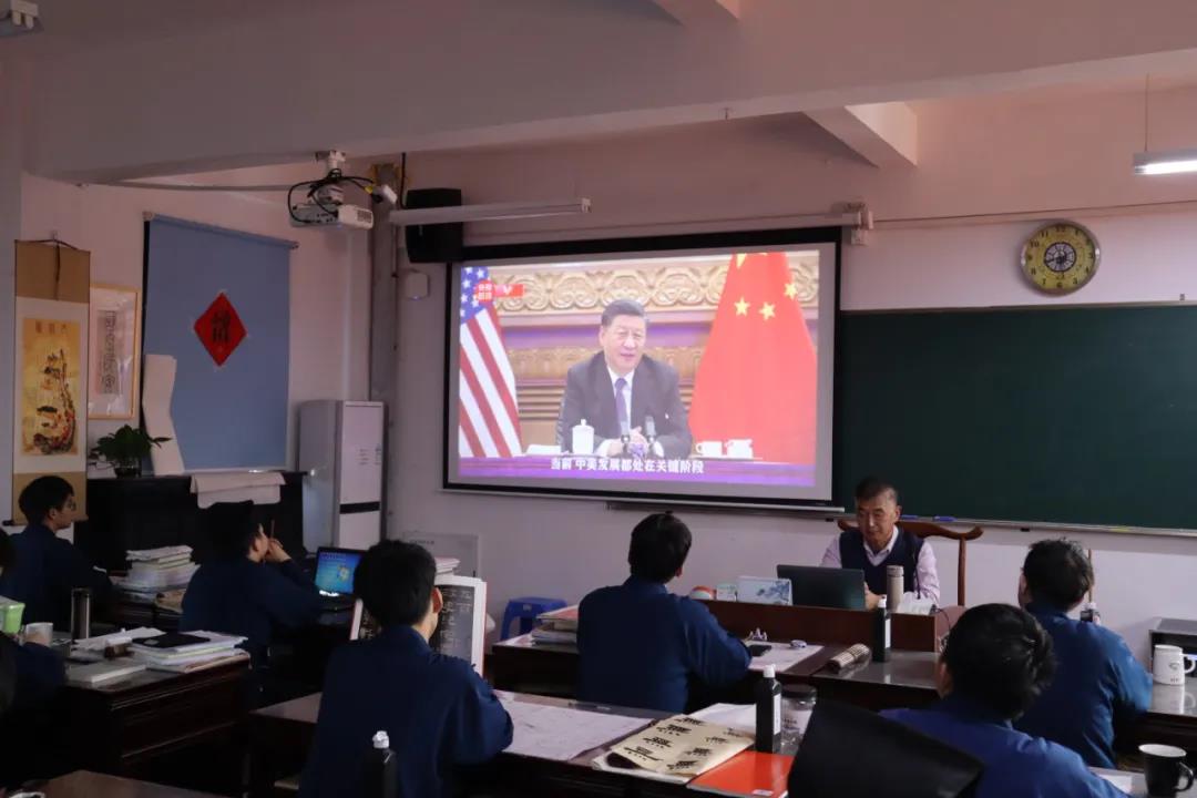 上海博亚体育学院举办“传达党的十九届六中全会精神”专题课程
