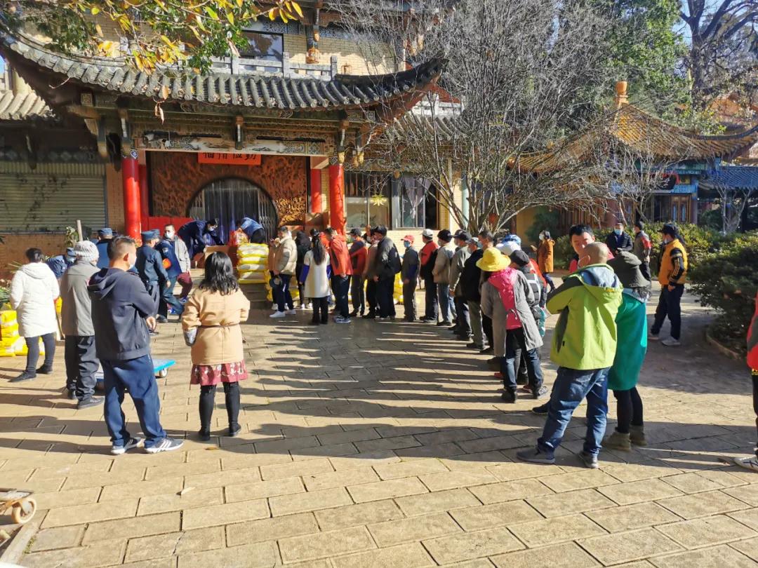 云南省道教协会龙泉观举办“迎新春，送温暖”活动