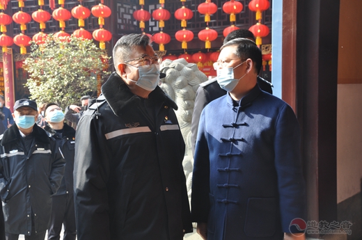 上海市副市长、市公安局局长舒庆到上海城隍庙检查节日安保工作
