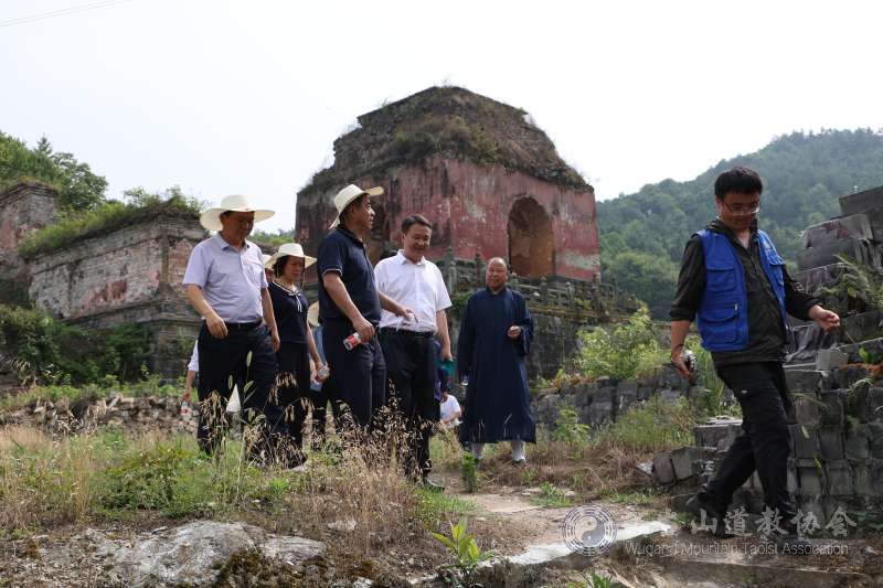 国家文物局副局长关强赴武当山五龙宫调研文物保护与考古发掘工作