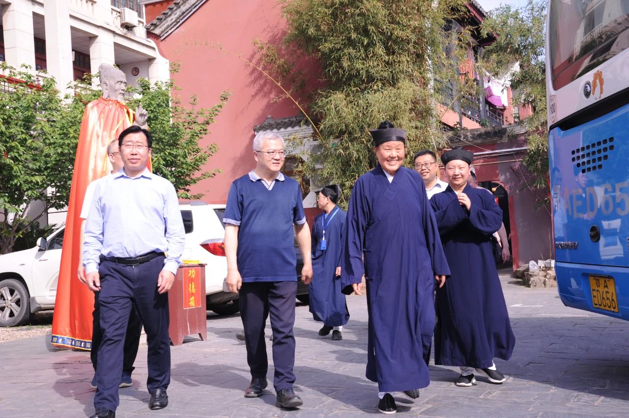 中央社会主义学院基层宗教人士培训班到武汉长春观开展现场教学实践活动