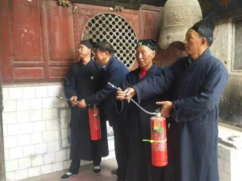 剑川县道教协会开展消防安全、“五进”宗教活动场情况检查
